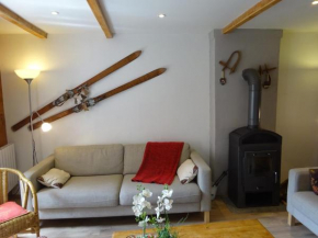 Chalet 4* pour 10 pers, animaux bienvenus, parking, skis, vélos et WiFi inclus - FR-1-263-554